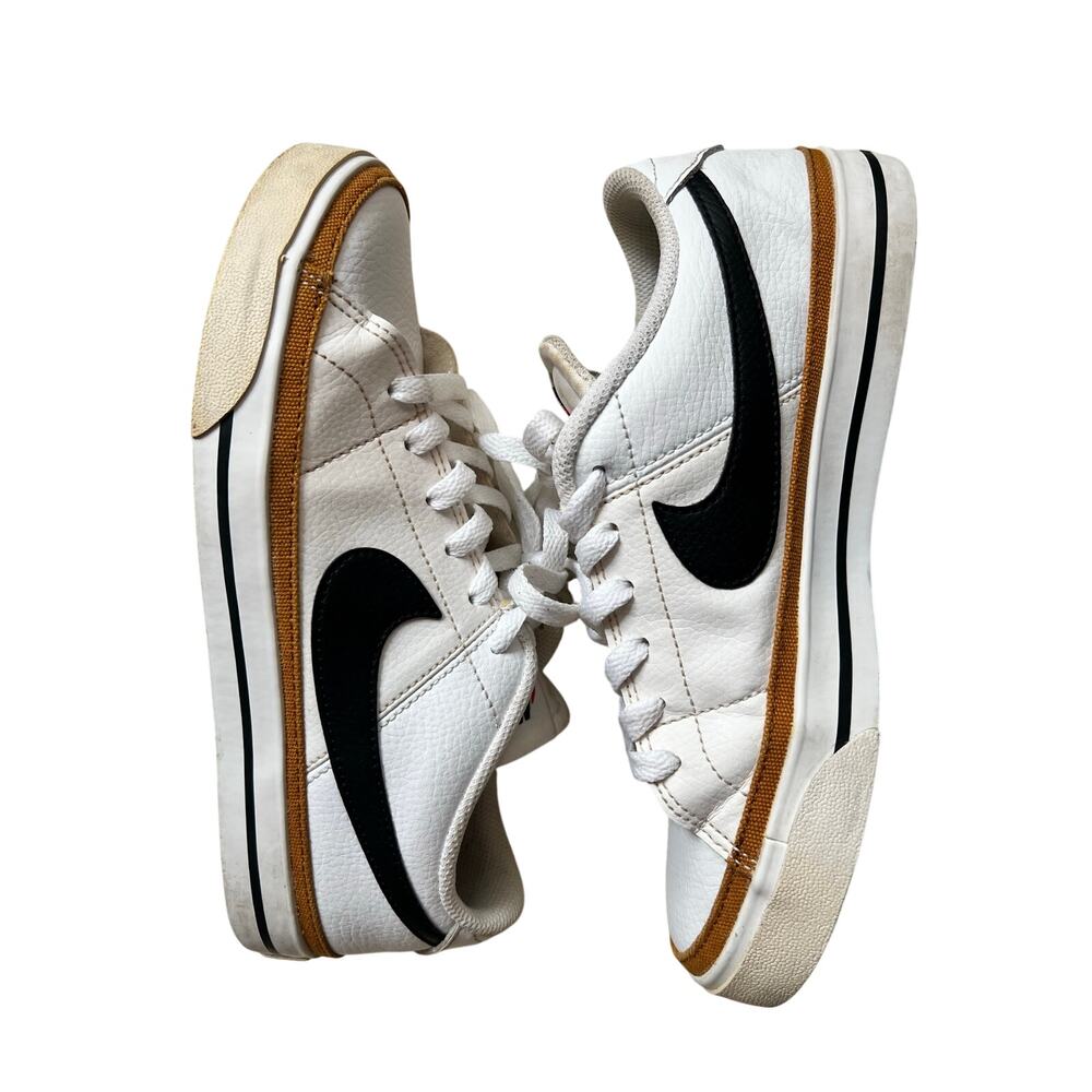 Nike White Black Low Top Sneakers Gum Sole Women 7.5 CU4149-102